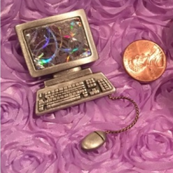 Computer & mouse pinback - Picture 1 of 3